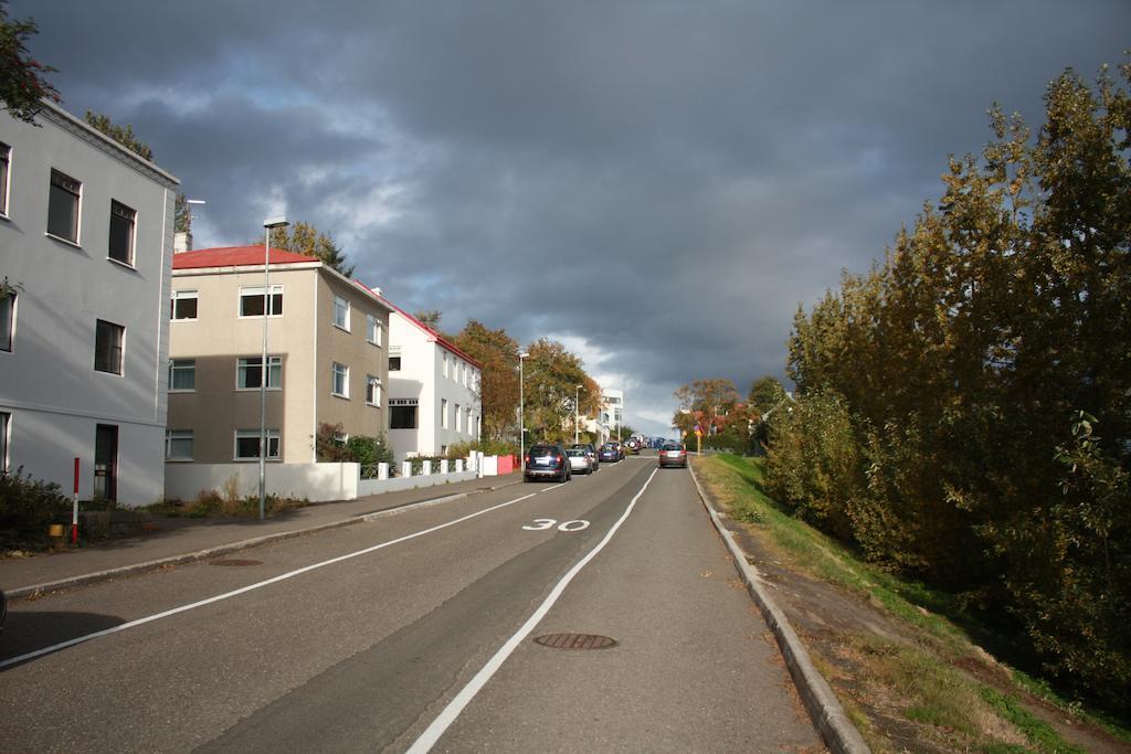 Brekkugata 33 Guesthouse Akureyri Exterior photo